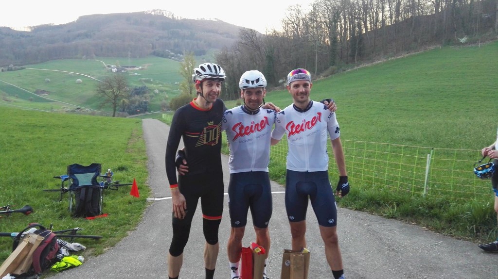 Das Podium der Männer mit Jean Martin Wiederseiner (2. Platz), Tom Dufner (1. Platz und David Henz (3. Platz)